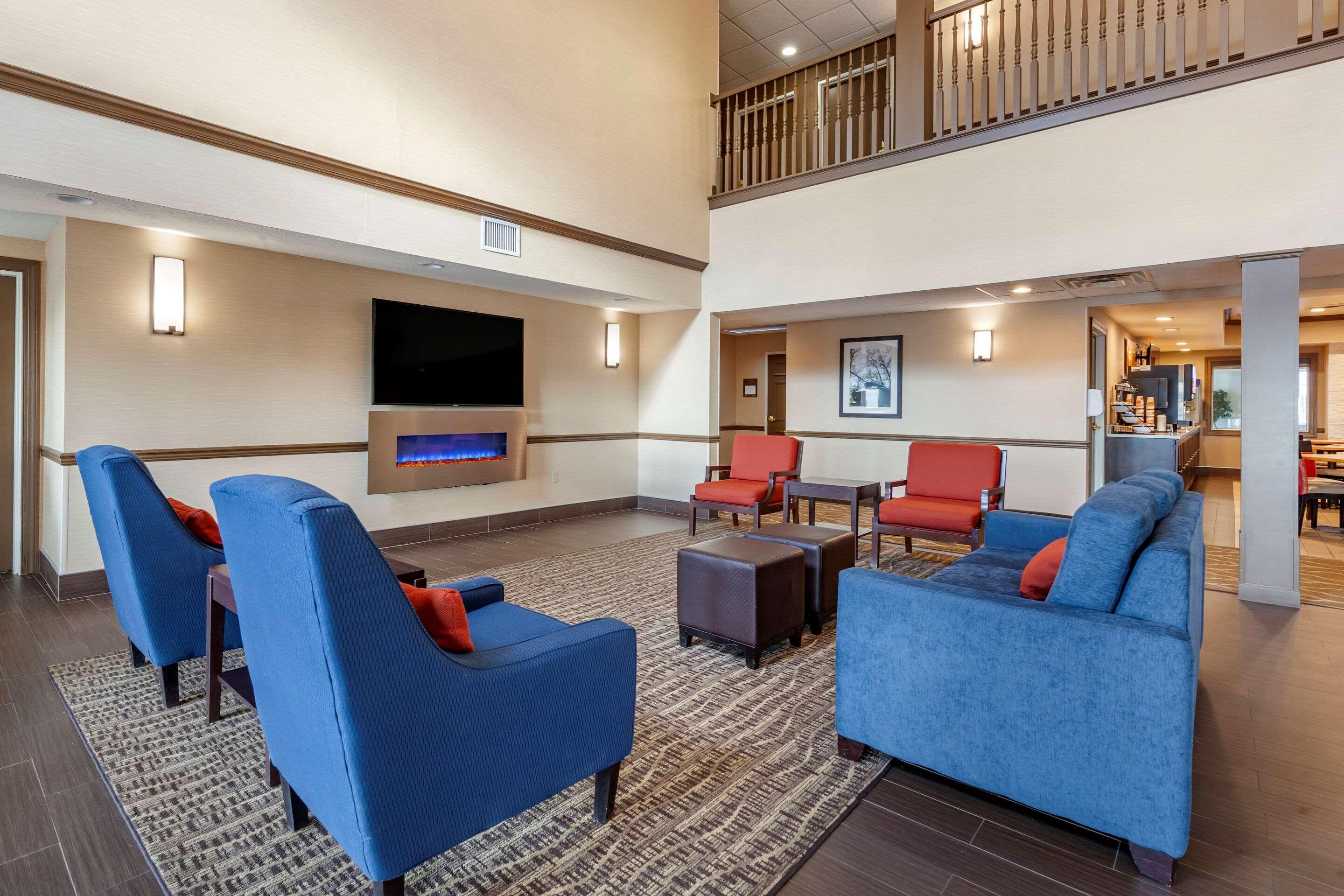 Comfort Inn & Suites Geneva- West Chicago Екстер'єр фото